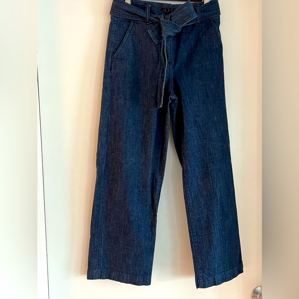 Like new, JCREW dark denim paper bag waist cropped jeans.